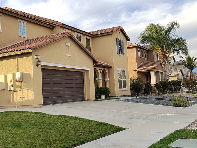 5867 Berryhill Dr in Corona, CA - Building Photo - Building Photo