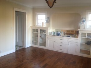 17 Ocean View Ave in Santa Barbara, CA - Building Photo - Building Photo
