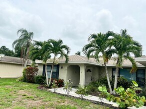 1240 SE Palm Beach Rd in Port St. Lucie, FL - Building Photo - Building Photo