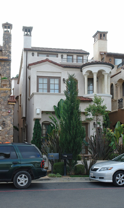 308 Carnation Ave in Newport Beach, CA - Building Photo