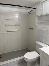 7081 W Sunrise Blvd in Plantation, FL - Building Photo - Building Photo