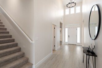 707 Mara Lp in Richland, WA - Foto de edificio - Building Photo