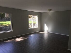 372 Farallone Ave in Fircrest, WA - Building Photo - Building Photo