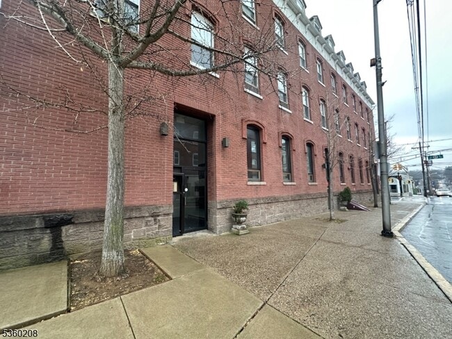 property at 2 E Washington Ave