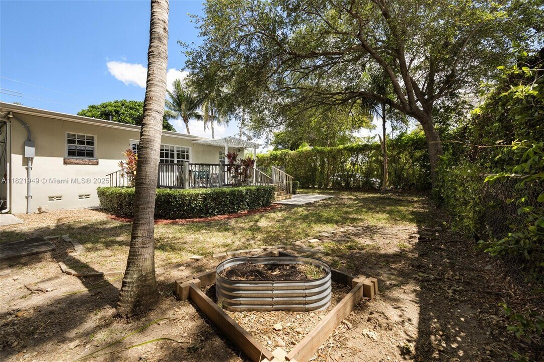 5490 SW 57th Ave in Miami, FL - Building Photo