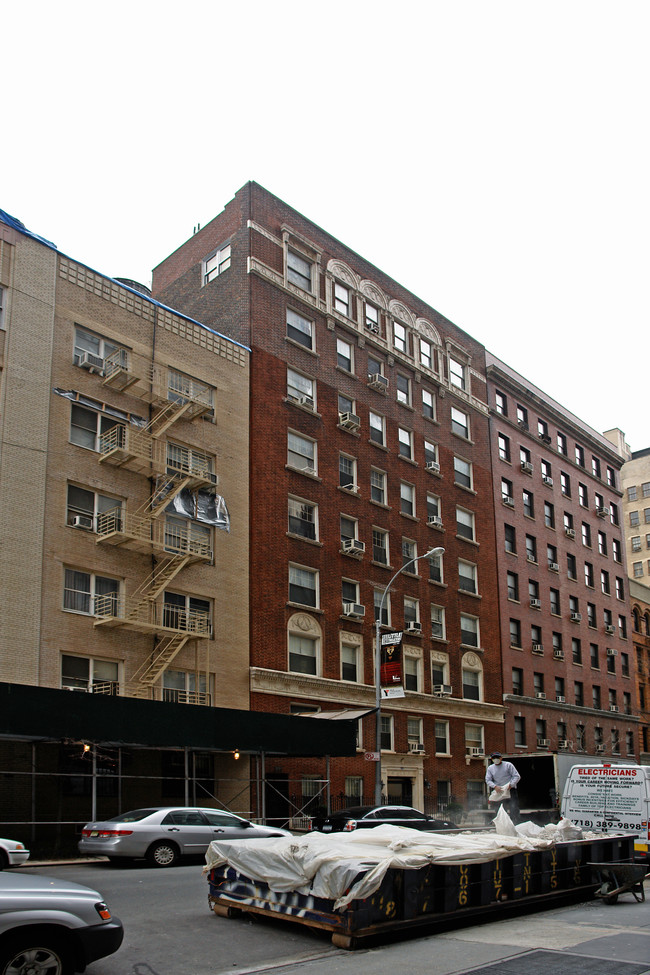 25 W 64th St in New York, NY - Foto de edificio - Building Photo