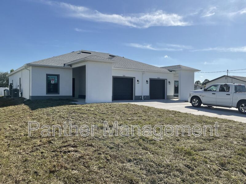 1123 Harry Ave S in Lehigh Acres, FL - Building Photo