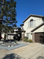 2394 E Desert Island Dr in Fresno, CA - Building Photo