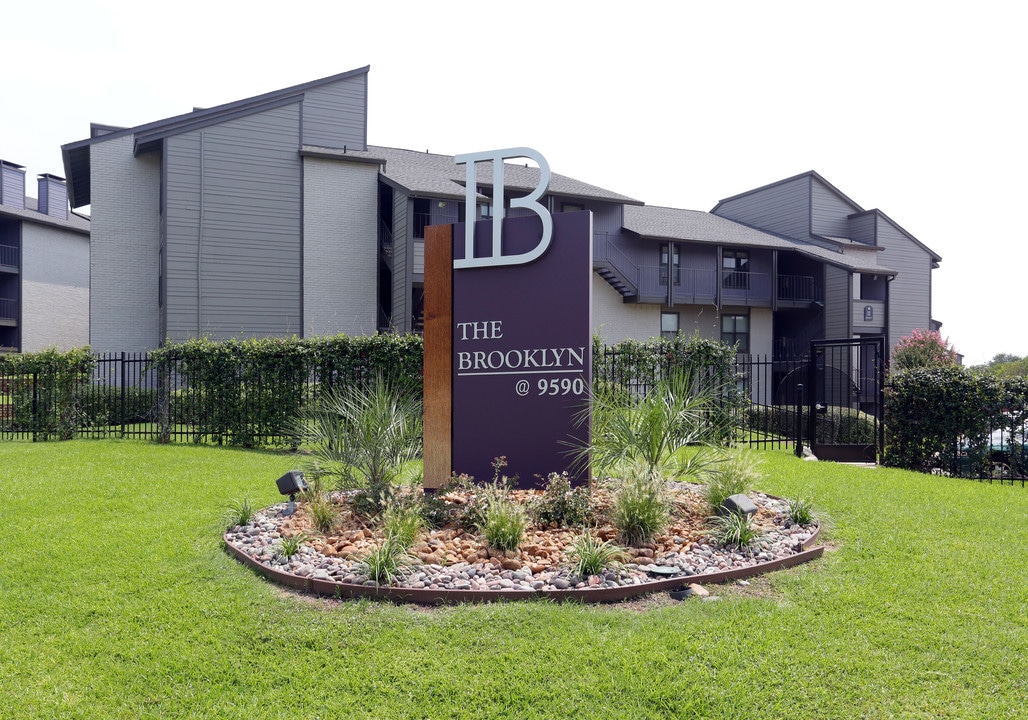 The Brooklyn @9590 in Dallas, TX - Building Photo