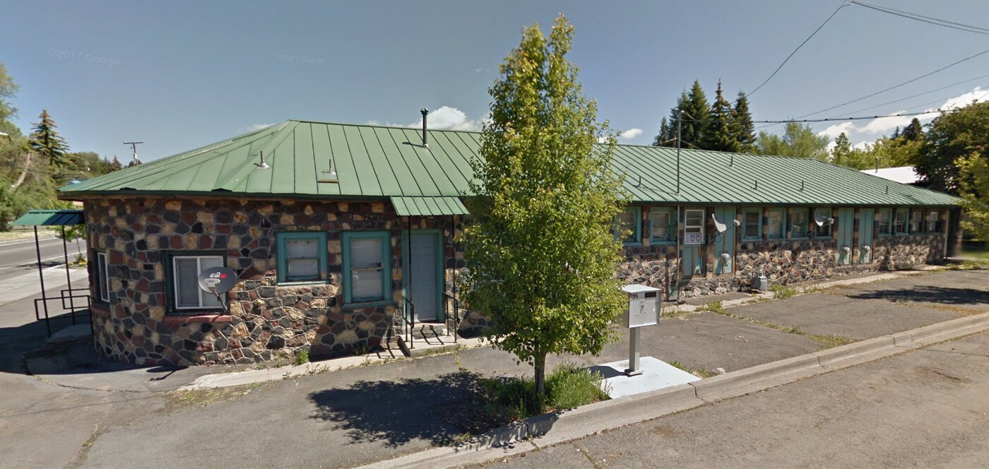 2001 Biehn St in Klamath Falls, OR - Building Photo