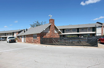 Winshire Square in Norman, OK - Building Photo - Building Photo