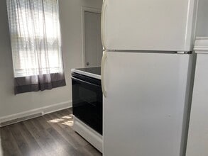 1212 Evergreen Ave in Waterloo, IA - Building Photo - Building Photo