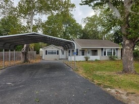 3400 State Hwy 71 in La Grange, TX - Building Photo