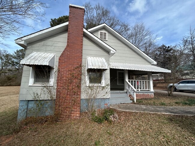 1143 Blue Creek Rd in Hogansville, GA - Building Photo - Building Photo