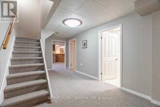 5 Lavender Way in London, ON - Building Photo - Building Photo