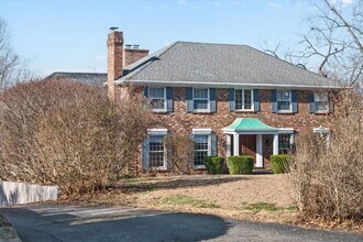 7008 Foxcroft Pl in Prospect, KY - Building Photo - Building Photo