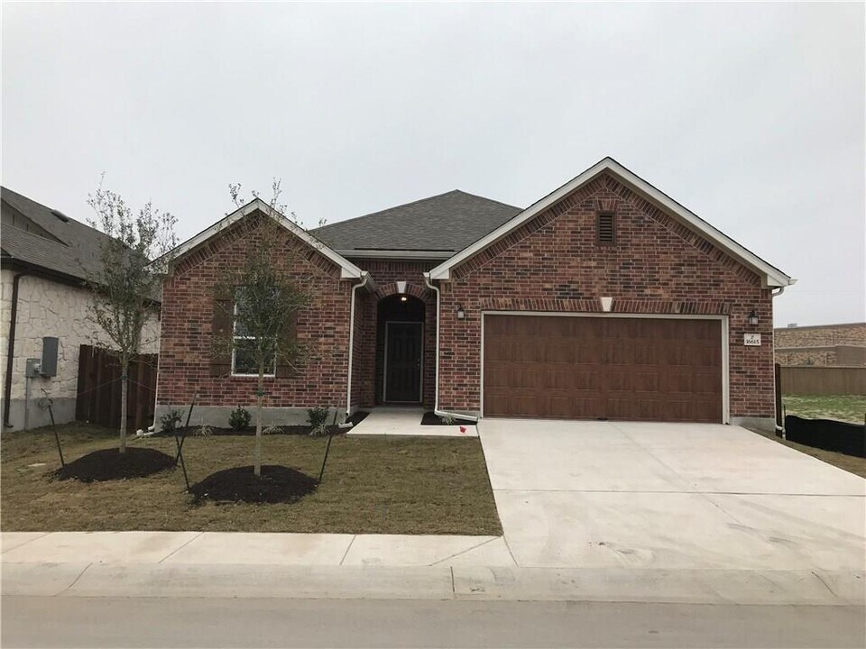16615 Brogan Ln in Pflugerville, TX - Building Photo
