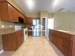 884 Addison Dr NE in St. Petersburg, FL - Building Photo - Building Photo