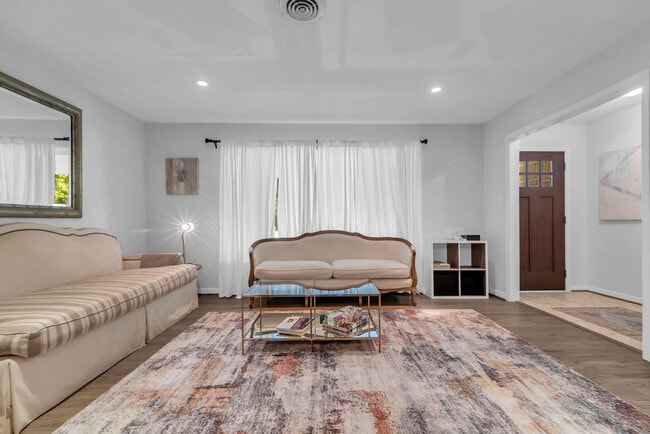 5403 Carew St in Houston, TX - Building Photo - Building Photo