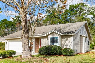 8257 Knotts Landing Dr N in Jacksonville, FL - Building Photo - Building Photo