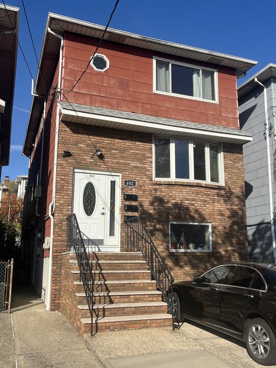 602 Bergen St, Unit #2 in Harrison, NJ - Building Photo