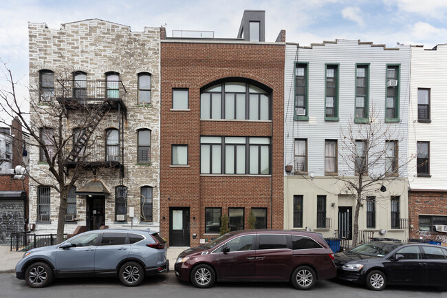 755 Hart St in Brooklyn, NY - Foto de edificio - Building Photo