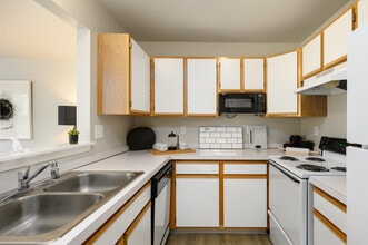 The Village of Barrett's Run in Newark, DE - Building Photo - Interior Photo
