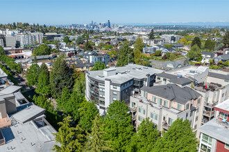 One West Condominiums in Seattle, WA - Building Photo - Building Photo