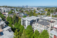 One West Condominiums in Seattle, WA - Foto de edificio - Building Photo