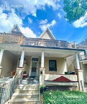 161 Huron St in Toronto, ON - Building Photo