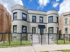 6338 S Vernon Ave, Unit 2N in Chicago, IL - Foto de edificio - Building Photo