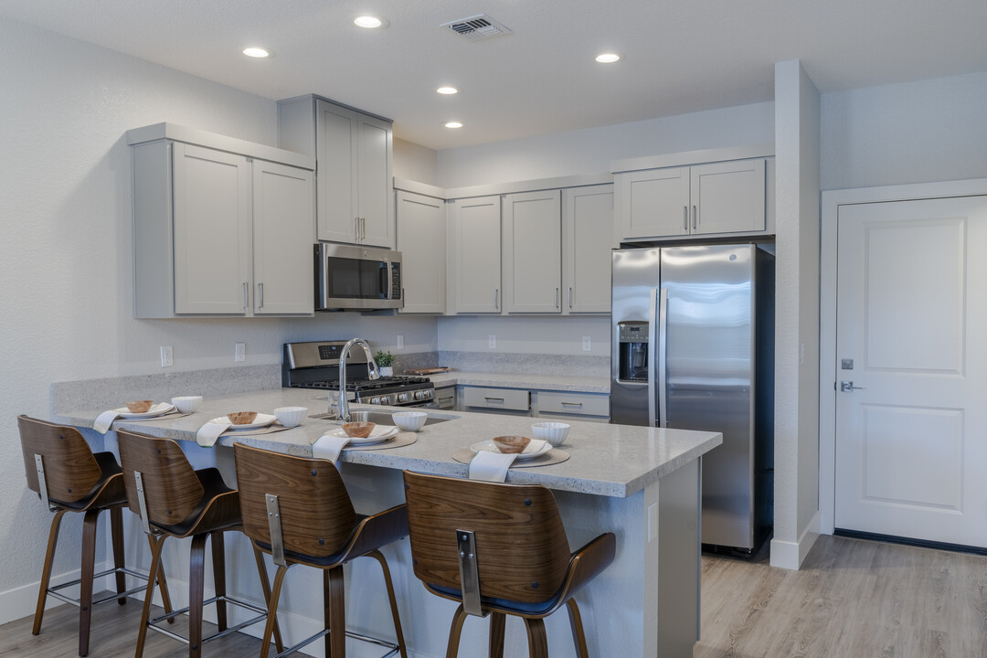 Roseview Townhomes in Carson City, NV - Foto de edificio