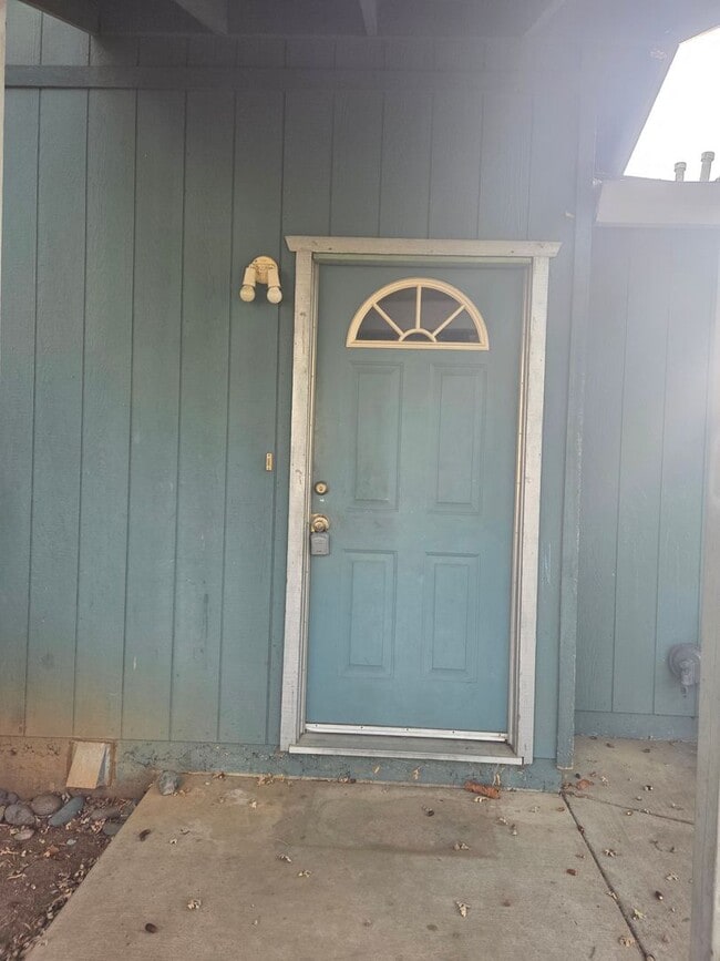 2355 Ferry St in Anderson, CA - Building Photo - Building Photo