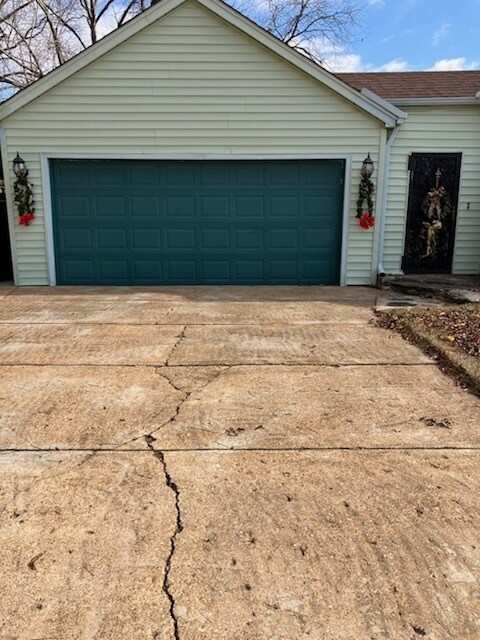 978 Richland Dr in Memphis, TN - Building Photo