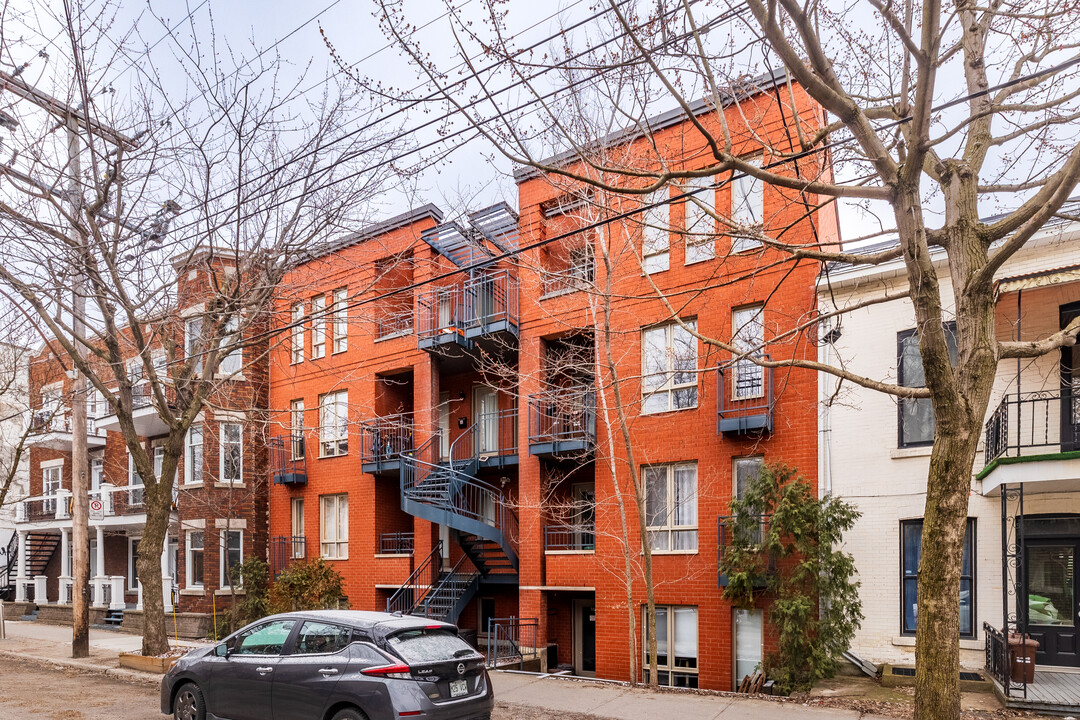 1682 Gilford St in Montréal, QC - Building Photo