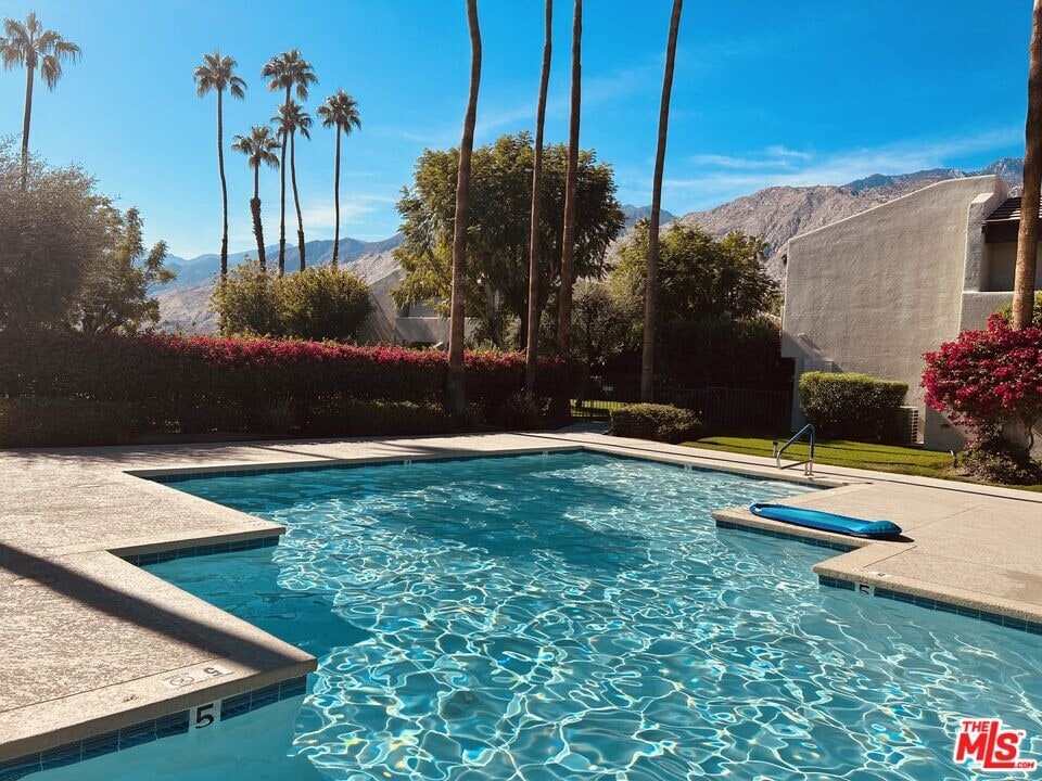 351 N Hermosa Dr in Palm Springs, CA - Building Photo