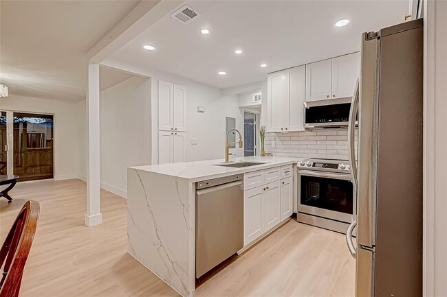 property at 6661 Bayou Glen Rd
