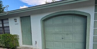 13800 Bottlebrush Ct in Wellington, FL - Building Photo