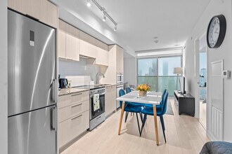 34 Maitland St in Toronto, ON - Building Photo - Building Photo