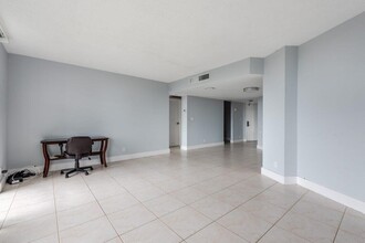 3475 N Country Club Dr in Miami, FL - Building Photo - Building Photo