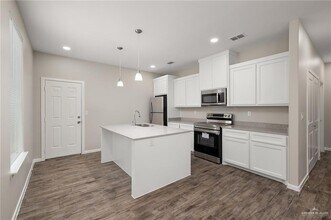 11 Petri Dr in Weslaco, TX - Building Photo - Building Photo