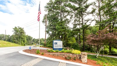 50 Stoneview in Lilburn, GA - Foto de edificio - Building Photo