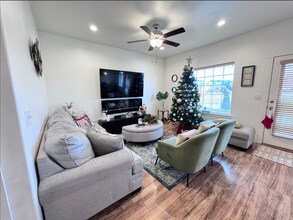 7571 N Cottage Ln in Eagle Mountain, UT - Foto de edificio - Building Photo