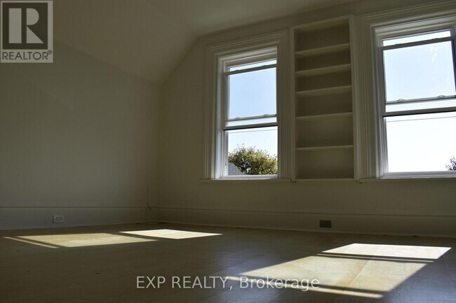 14 Halliday St in Brockville, ON - Building Photo - Building Photo