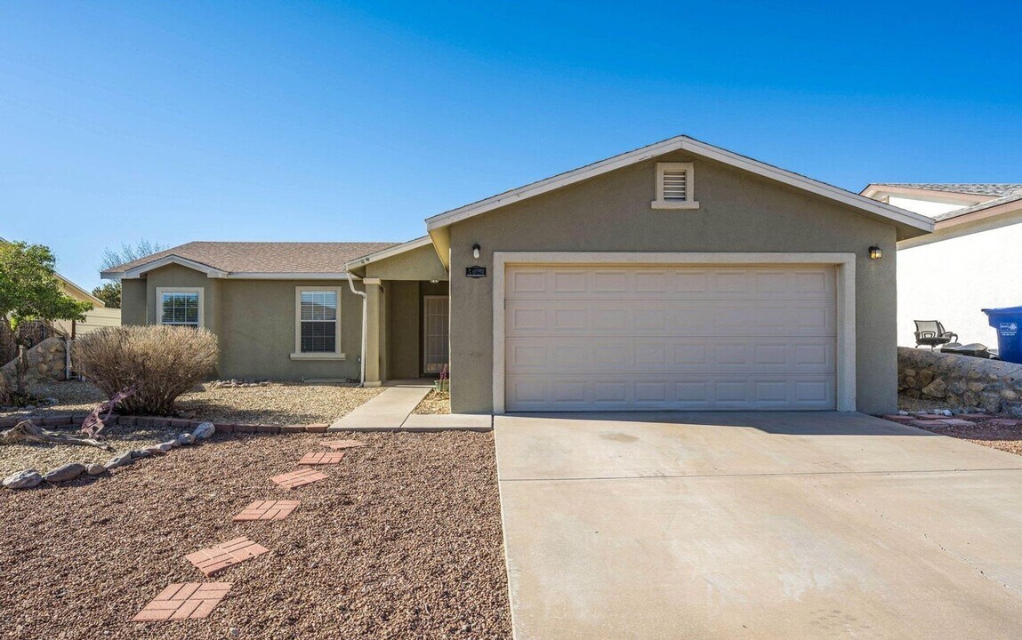 5027 Galina Dr in Las Cruces, NM - Building Photo