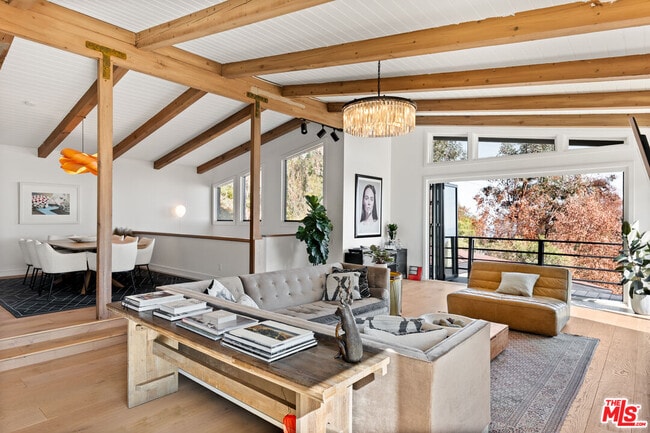 21625 Saddle Peak Rd in Topanga, CA - Building Photo - Building Photo