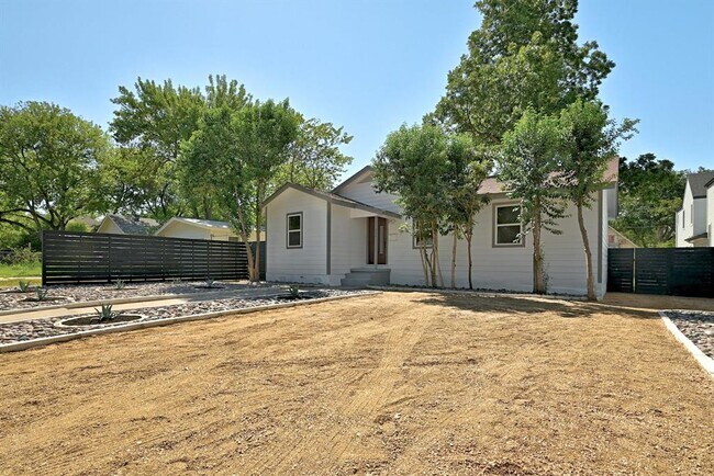 203 Nelray Blvd in Austin, TX - Building Photo - Building Photo