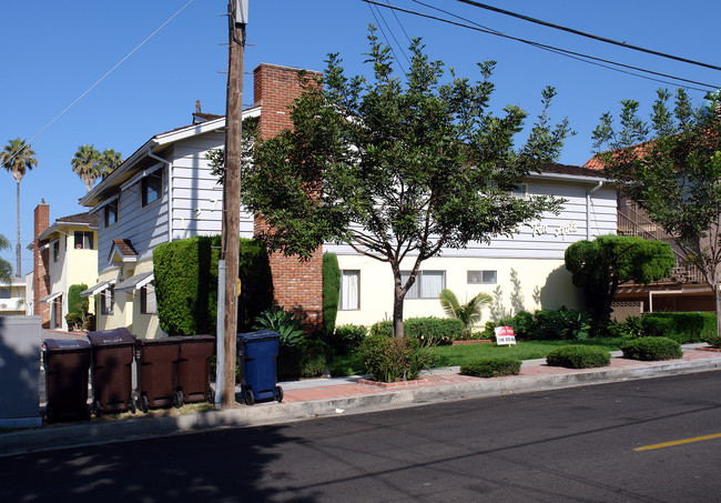 12715 Ramona Ave in Hawthorne, CA - Building Photo - Building Photo