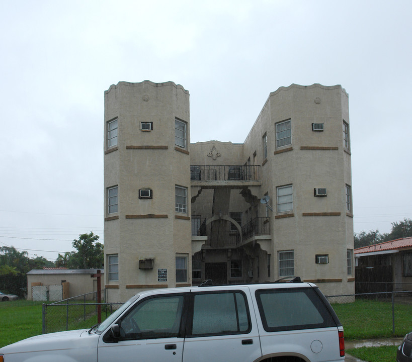 1785 SW 13th St in Miami, FL - Building Photo