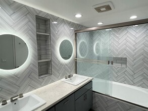 8180 Manitoba St in Los Angeles, CA - Building Photo - Building Photo